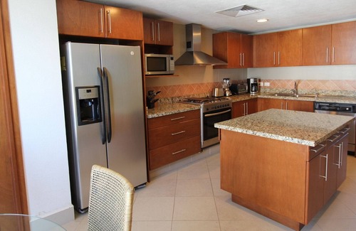 Zona hotelera Condominio | Gorgeous Beachfront Grand Venetian 'Junior Penthouse'w/hot tub