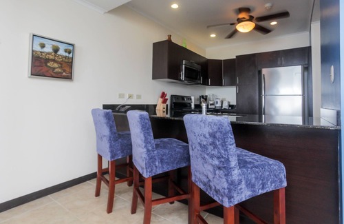 Barrio Los Villalobos Apartamento | Precioso condominio frente a la playa con acceso a la piscina compartida y vistas increíbles del océano!