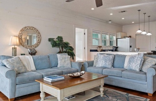 Port Bolivar Casa | Gorgeous Beachfront | Firepit | Couples Retreat