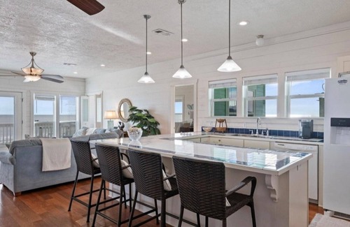 Port Bolivar Casa | Gorgeous Beachfront | Firepit | Couples Retreat