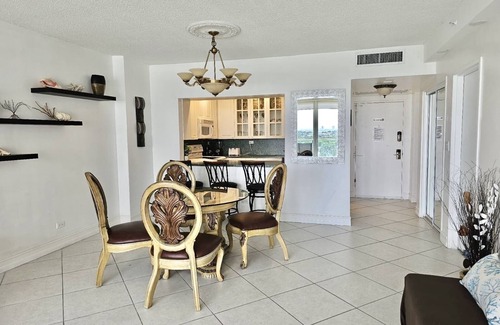La Gorce Condominio | Gorgeous Beachfront Pavilion Condominium 4pax with Pool, GYM, Free Valet Parking