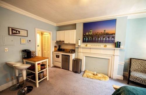 Beacon Hill Casa | Gorgeous Beacon Hills Studio next to State house