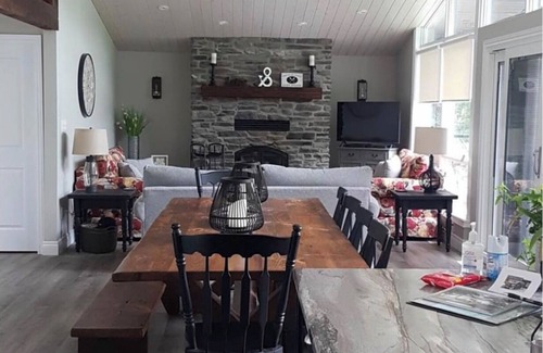 Algonquin Highlands Casa | Gorgeous Brand Waterfront Cottage on Kushog Lake
