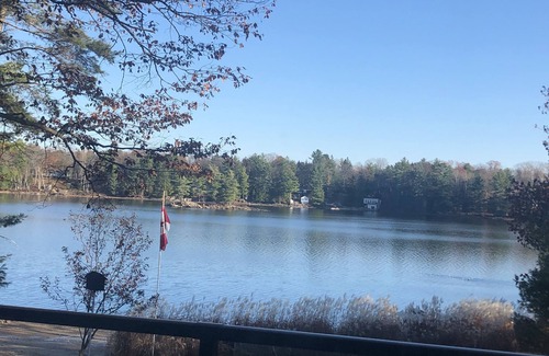 Algonquin Highlands Casa | Gorgeous Brand Waterfront Cottage on Kushog Lake