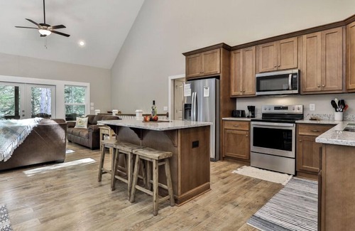 Ellijay Cabina | Gorgeous Brand New Cottage on Trout Stream