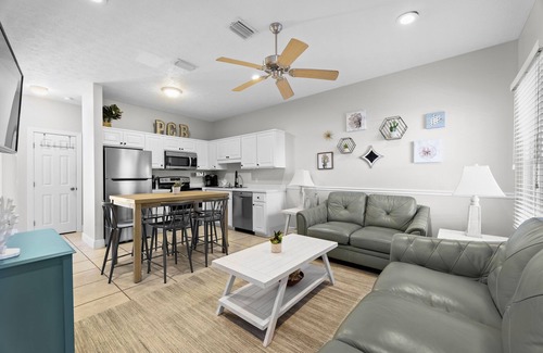 Bel Air Casa | Gorgeous, Bright Townhome Close to Beach!