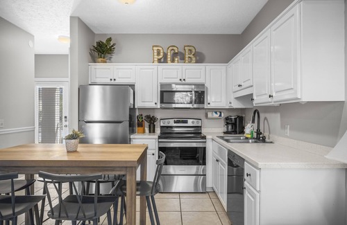Bel Air Casa | Gorgeous, Bright Townhome Close to Beach!