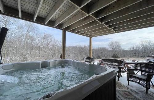 The Galena Territory Casa | Gorgeous cabin 3bdrm/3bth, hot tub, fireplace, kid/pet friendly