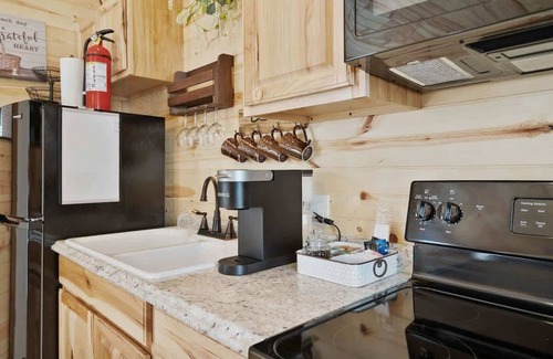 Fredericksburg Cabina | Gorgeous Cabin on Main-steps to Pacific War Museum