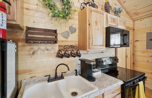 Fredericksburg Cabina | Gorgeous Cabin on Main-steps to Pacific War Museum