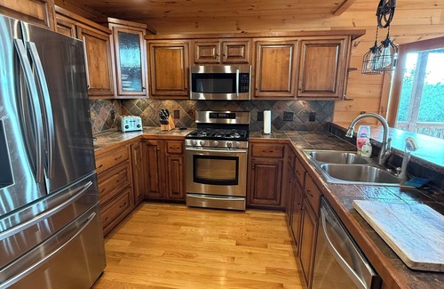 Copperhill Cabina | Gorgeous Cabin Private Retreat on 15 acres