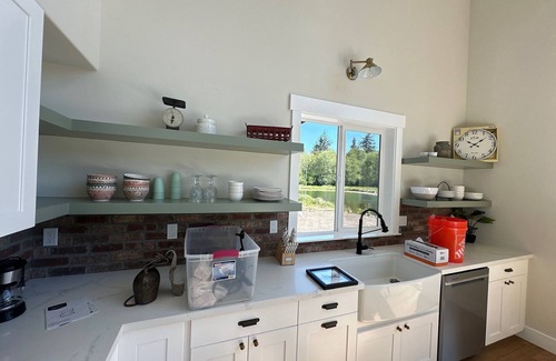 Elma Casa | Gorgeous cabin, secluded fishing pond, swimming, paddling. Central for Daytrips!