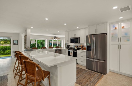 Shell Harbor Casa | Gorgeous canal front home walking distance to the beach!