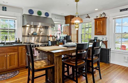 West Barnstable Casa | Gorgeous Cape Cod Mansion With Spa Near Beach