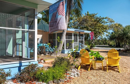 Gulf Ridge Cabaña | Preciosa cabaña costera recientemente renovada ¡Minutos a la playa y bicicletas gratis!