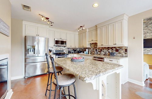 Avalon Beach Estates Casa | Gorgeous coastal home with golf cart and easy beach access