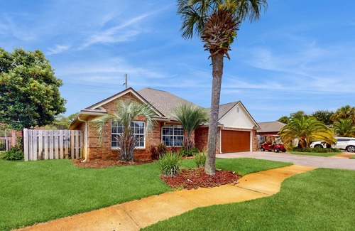 Avalon Beach Estates Casa | Gorgeous coastal home with golf cart and easy beach access