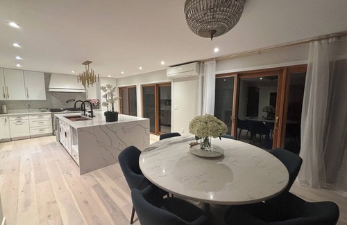 Lansing Casa | Gorgeous Completely Renovated Lakehouse, directly on lake. 20 mins to Cornell