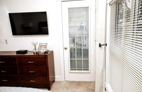 Central Myrtle Beach Apartamento | Gorgeous Condo on Golf Course Near Broadway