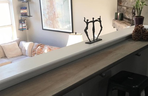 Louisville Casa | ¡Magnífico, contemporáneo, plano de planta abierto para su familia y cachorro!