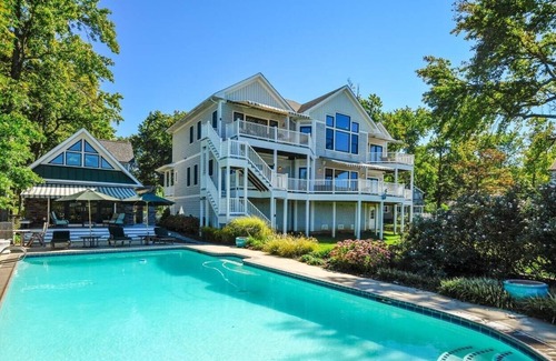 Arundel on the Bay Casa | Gorgeous contemporary waterfront in historic community