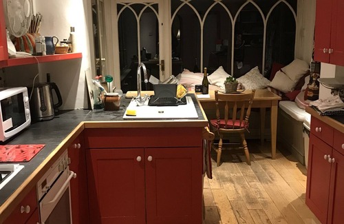 Kew Casa | Gorgeous Cosy Cottage Near Kew Botanical Gardens