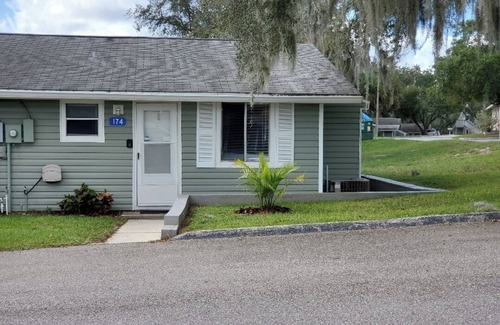 Clermont Cabaña | Gorgeous Cottage near Lake Louisa & mins 2 Disney.