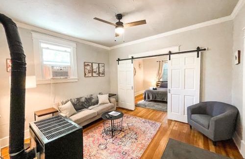Central Colorado Springs Casa | Gorgeous cottage downtown COS pet friendly