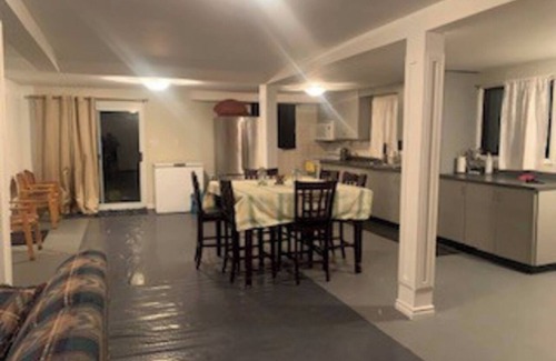 Roseneath Casa | Gorgeous Cozy 5 Bedroom Cottage at Rice Lake!