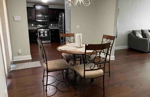 Clarksville Casa | Gorgeous Cozy Residential Home - 9 min walk to park