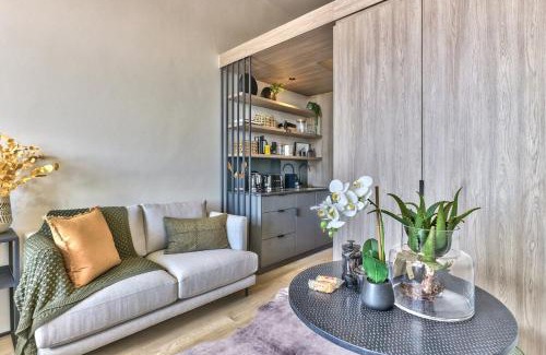 Cape Town City Centre Apartamento | Gorgeous Designer Hideaway w/Views at The Harri