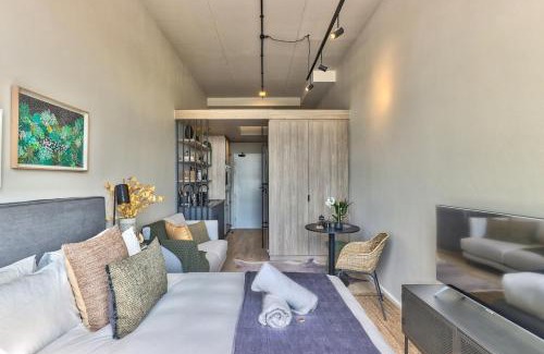 Cape Town City Centre Apartamento | Gorgeous Designer Hideaway w/Views at The Harri