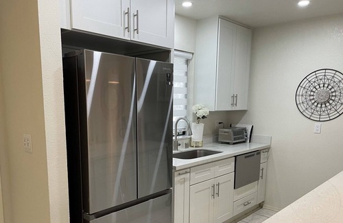 Downtown Apartamento | Gorgeous Designer Suite Home 2-bedroom, 2-bath, 2-car Central Glendale.