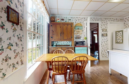 Rock Stream Casa | Gorgeous dog-friendly lakefront cottage with full kitchen and grill