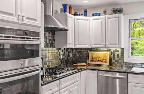 Springs Casa | Gorgeous East Hampton Hideaway with Privacy and Full Amenity Suite