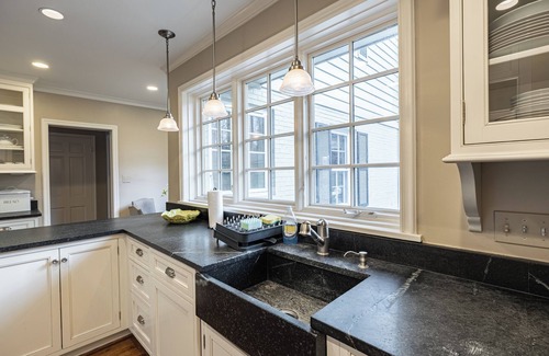 Bethesda Casa | Gorgeous Entire House 7-Bedrooms 8-Beds in Bethesda, MD