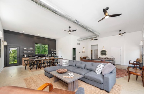 Three Oaks Casa | Gorgeous Estate With Pool, Hot Tub, and MORE!