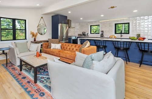 Three Oaks Casa | Gorgeous Estate With Pool, Hot Tub, and MORE!