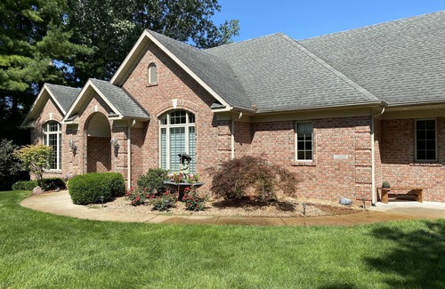 Nazareth Casa | Gorgeous Executive Estate on Sugarloaf All-sports Lake in Schoolcraft, Mi.