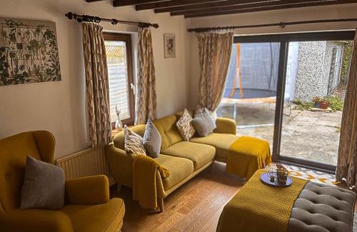 Newbury Casa | Gorgeous Family 3 Bedroom Home