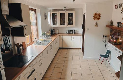 Newbury Casa | Gorgeous Family 3 Bedroom Home