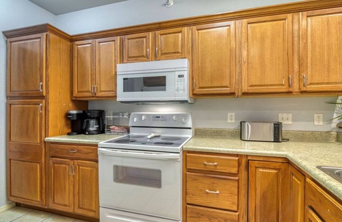 Branson West Condominio | Gorgeous family-sized golf course level condo. Sleeps 11. 3 min to SDC!!