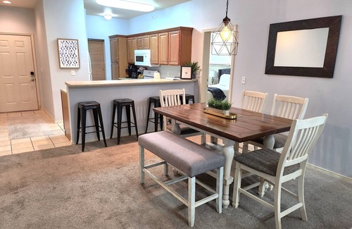 Branson West Condominio | Gorgeous family-sized golf course level condo. Sleeps 11. 3 min to SDC!!