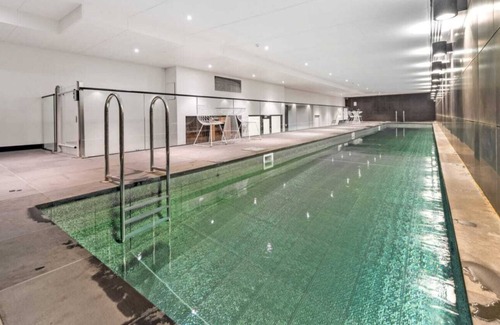 Brunswick East Apartamento | Gorgeous flat with pool, gym and rooftop