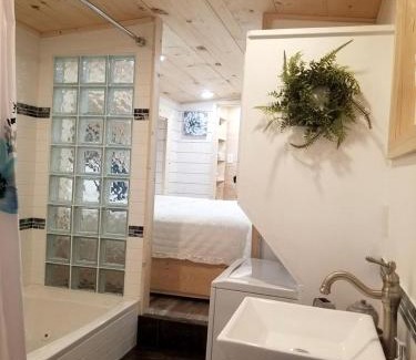 Georgia Coast Casa | Gorgeous, Fully-Equipped Tiny House Rental for Glamping Escapes in Georgia