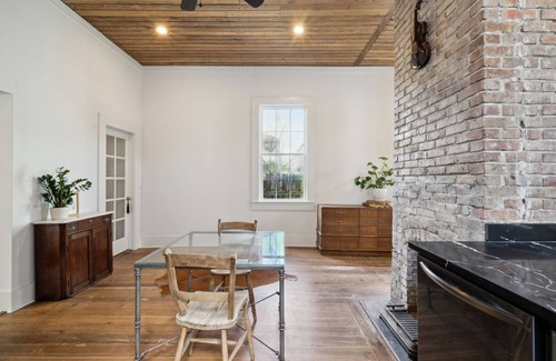 East Carrollton Casa | Gorgeous, Fully Renovated two level shotgun in the University Area