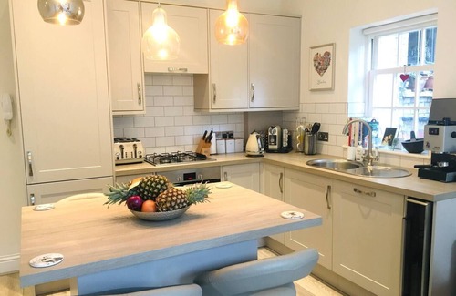 Hillrise Apartamento | Gorgeous garden flat in Highgate with ping pong table!