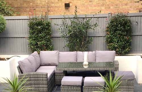 Hillrise Apartamento | Gorgeous garden flat in Highgate with ping pong table!