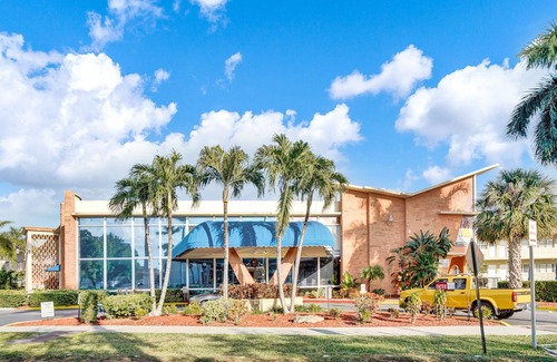 Hallandale Beach Apartamento | Gorgeous Gem, Walk From the Ocean!!