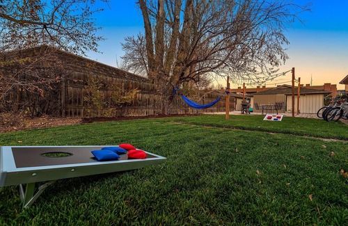 University Acres Apartamento | Gorgeous Hideout Near Old Town – Free Bikes!!
